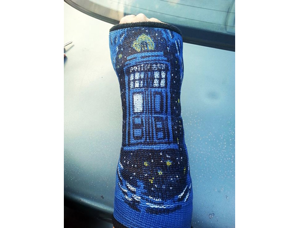 Time travelling TARDIS Cast takes the Pain Away tardis cast Time travelling TARDIS Cast takes the Pain Away